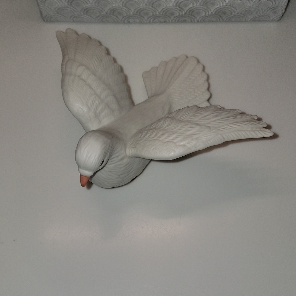Vintage HOMCO Pair of White Porcelain Dove Love Birds Figurines #8856 - Picture 2 of 9